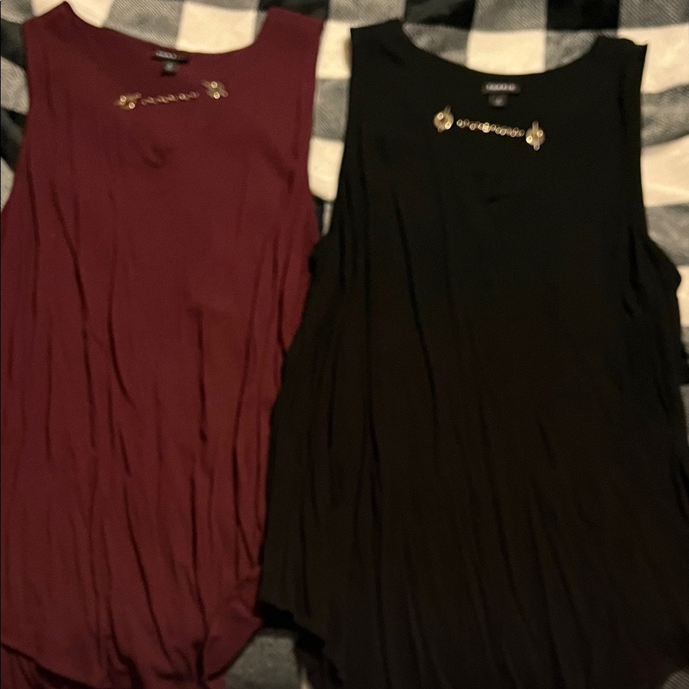Torrid 0 Sleeveless Chain-Accent Tank Top Black  and Burgundy